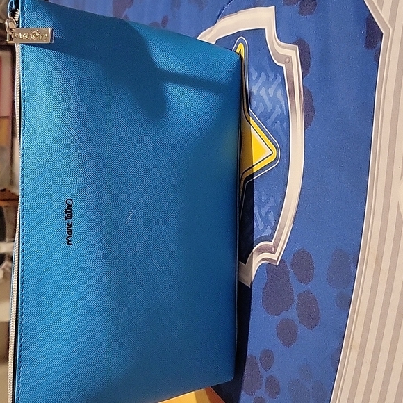 COLOR - Picture 2 of 3